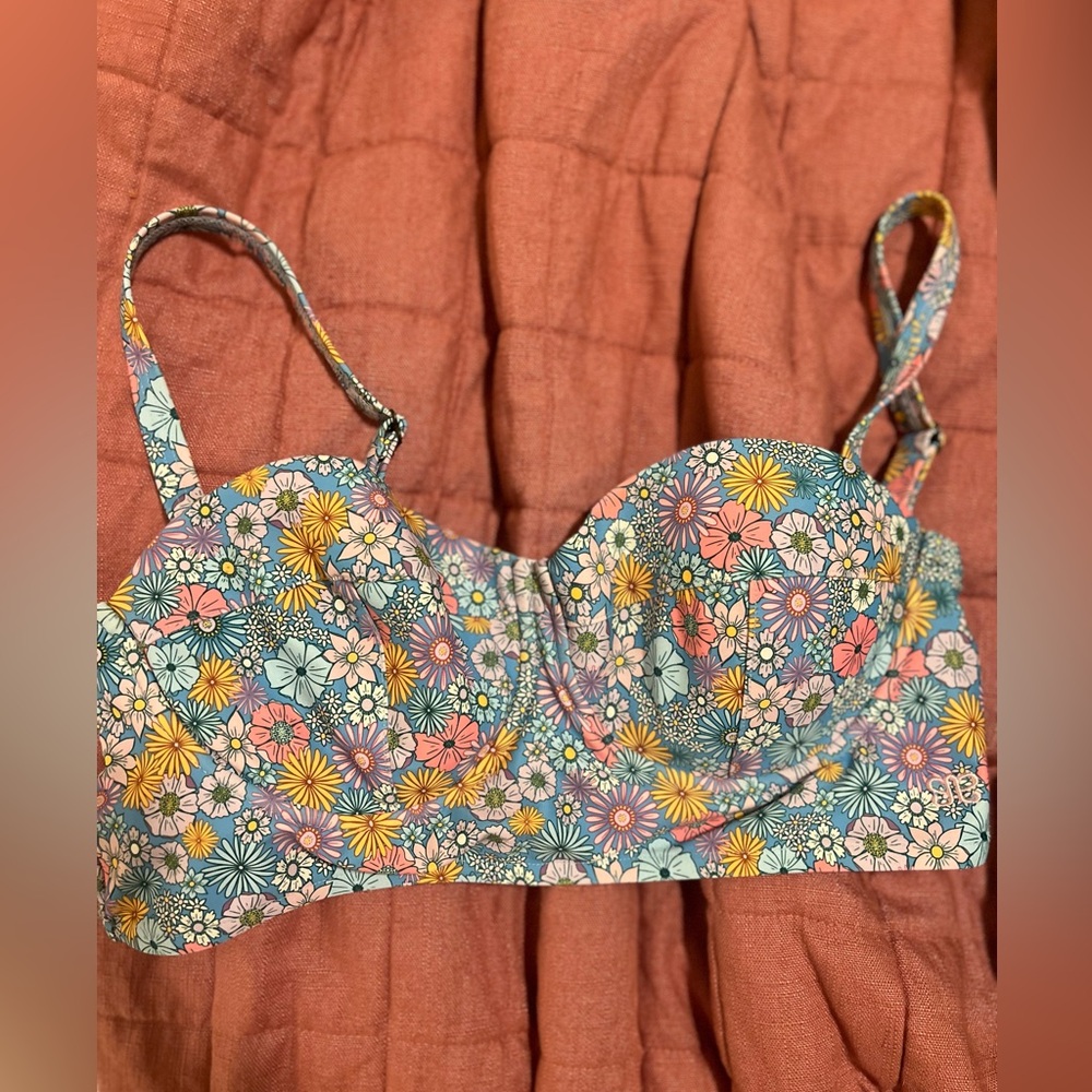 Albion Fit Bikini Top- HAILEY CROP, DARLING BLUE